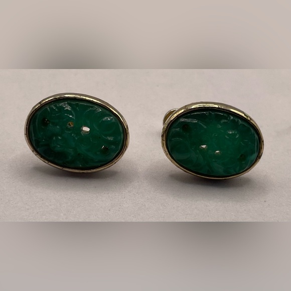 Vintage Gold Tone Earrings Floral Design Bezel Set Open Back Carved Green Stone - Picture 5 of 11